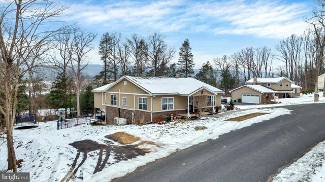 $425,000 | 11 Hillside Drive, Pine Grove, PA 17963