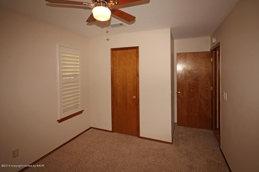 8105 Marni Trail Amarillo, TX 79110 - Photo 22 of 30 an empty room with closet and a chandelier fan