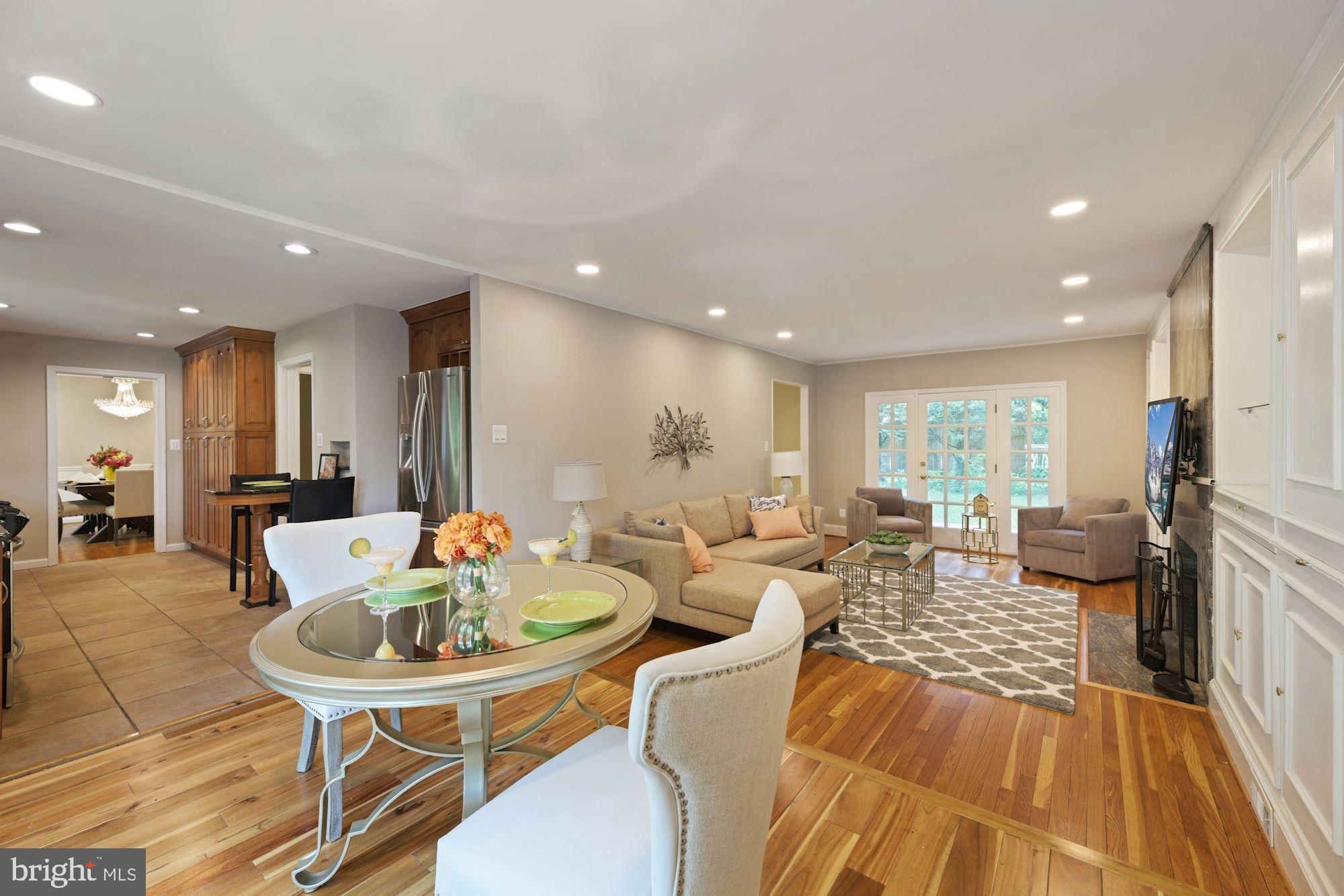 7700 Falstaff Road McLean, VA 22102 - Photo 4 of 48 Breakfast, Family Room, Kitchen open plan