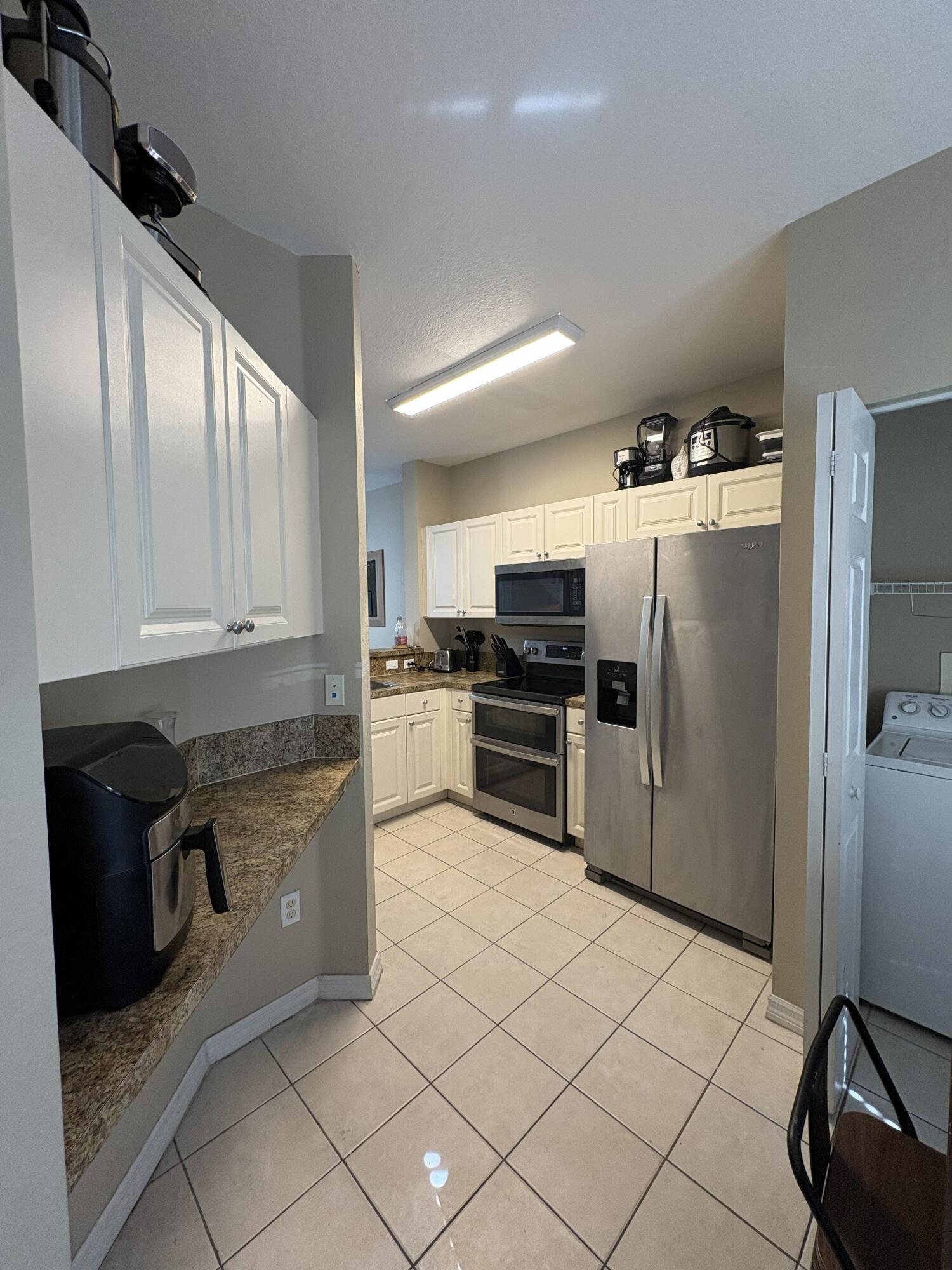 1966 Alamanda Way Riviera Beach, FL 33404 - Photo 4 of 25 Kitchen 2