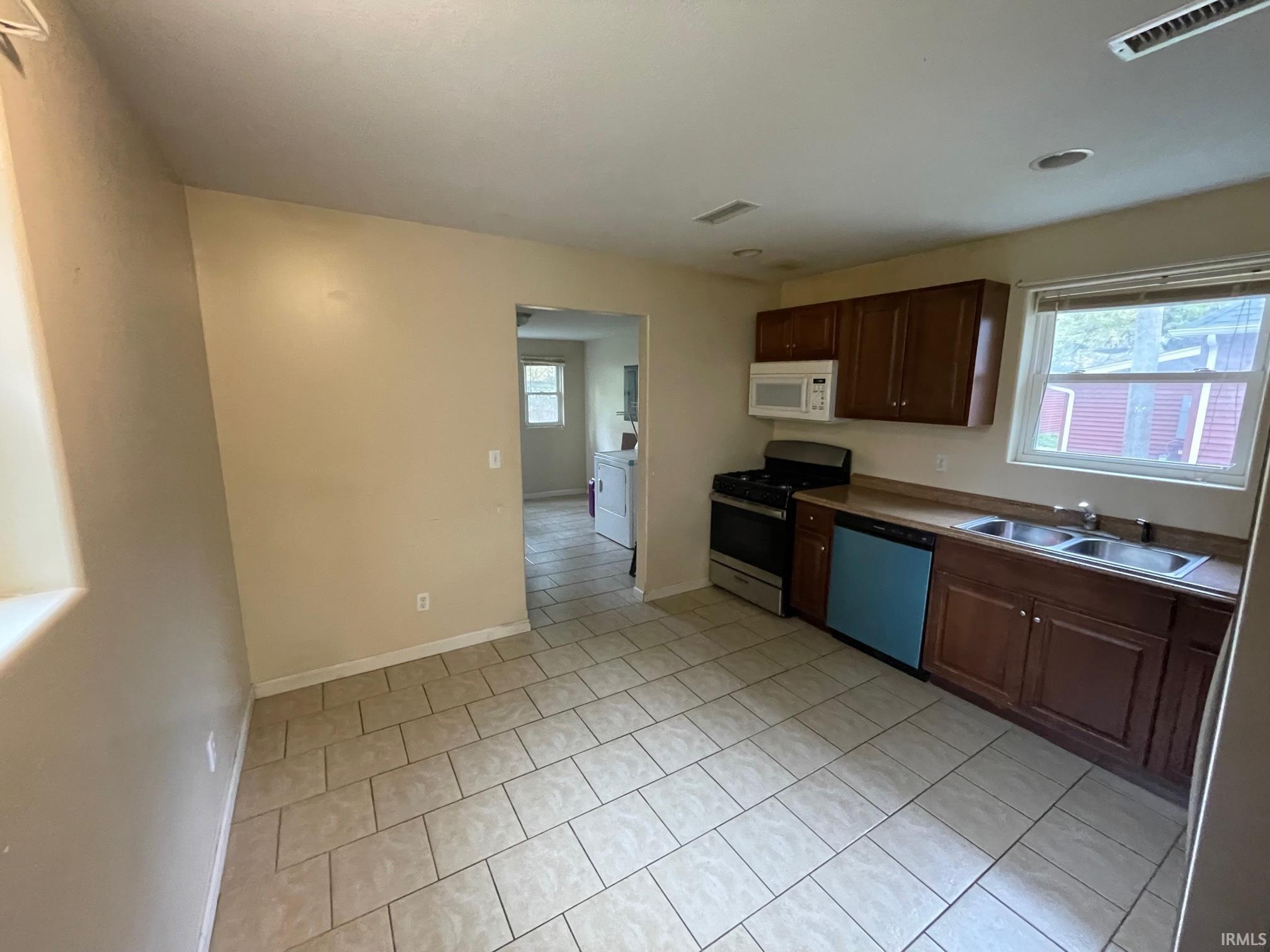 213 Fulton Avenue Rochester, IN 46975 - Photo 11 of 13
