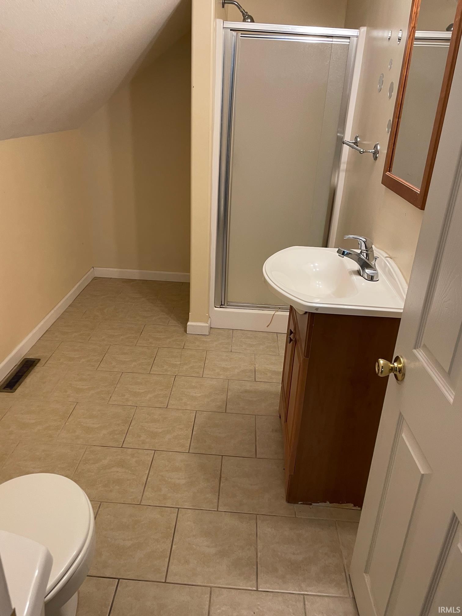 213 Fulton Avenue Rochester, IN 46975 - Photo 9 of 13