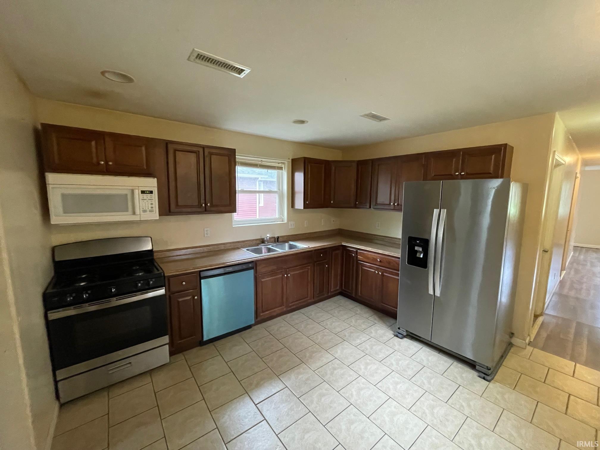 213 Fulton Avenue Rochester, IN 46975 - Photo 10 of 13
