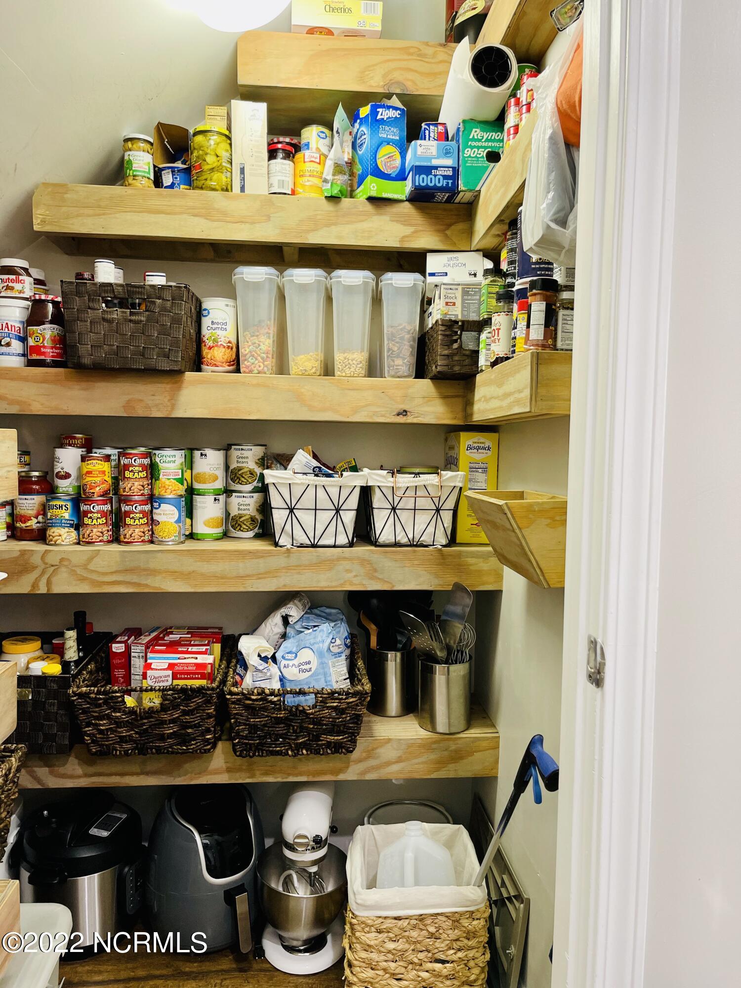 204 Rutledge Avenue Beaufort, NC 28516 - Photo 46 of 84 Custom built floating shelves