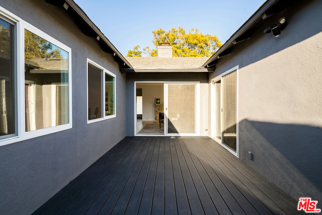 3381 Colbert Avenue Los Angeles, CA 90066 - Photo 23 of 24 a view of an entryway with wooden floor