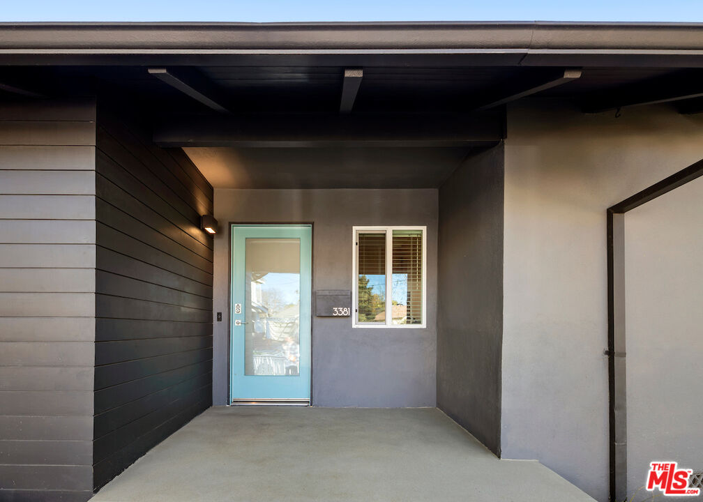 3381 Colbert Avenue Los Angeles, CA 90066 - Photo 3 of 24 a view of livingroom