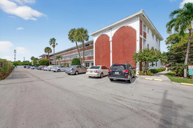 $169,000 | 2050 Northeast 39th Street, Unit S210, Lighthouse Point, FL 33064