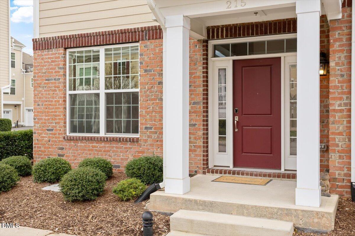 10530 Sablewood Drive, Unit 215 Raleigh, NC 27617 - Photo 4 of 40 a front view of a house