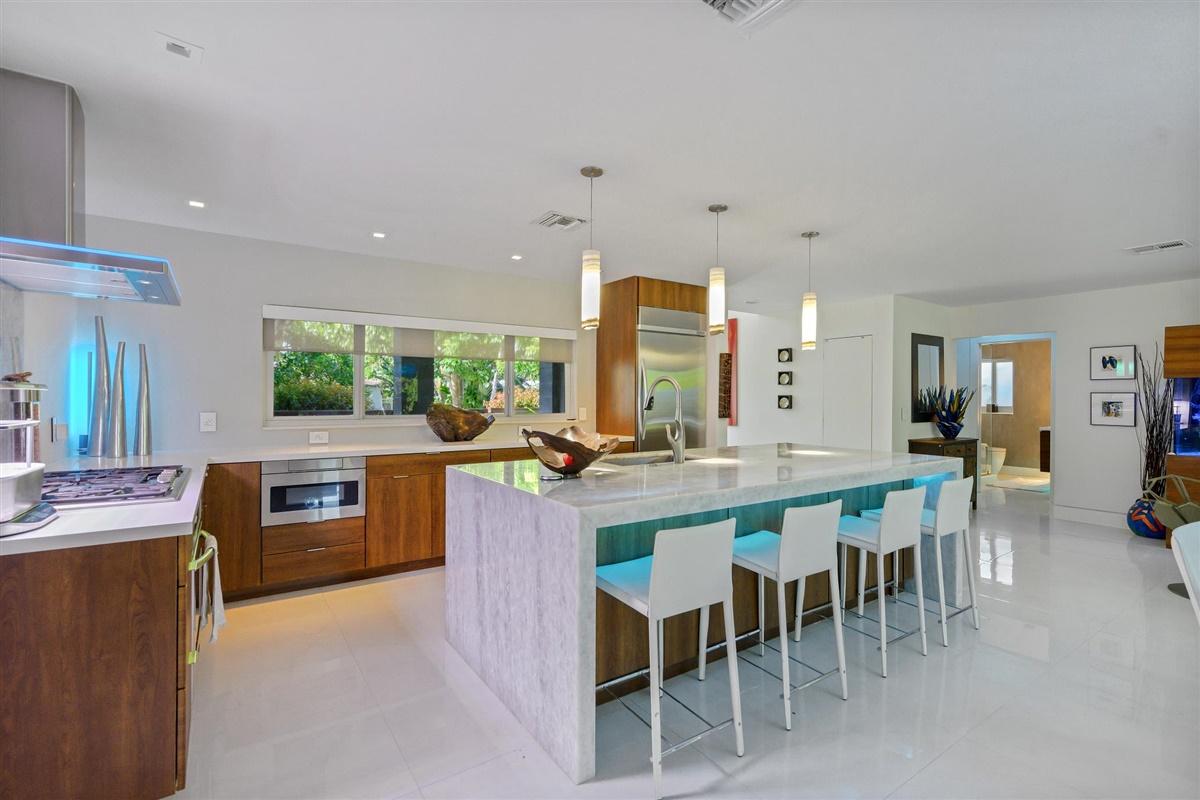 450 Northeast 10th Terrace Boca Raton, FL 33432 - Photo 4 of 25 Lotchen