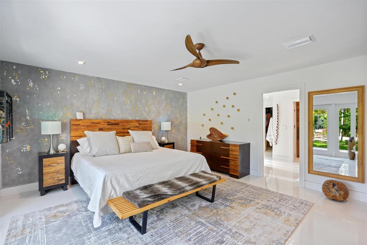 450 Northeast 10th Terrace Boca Raton, FL 33432 - Photo 8 of 25 Master Bedroom