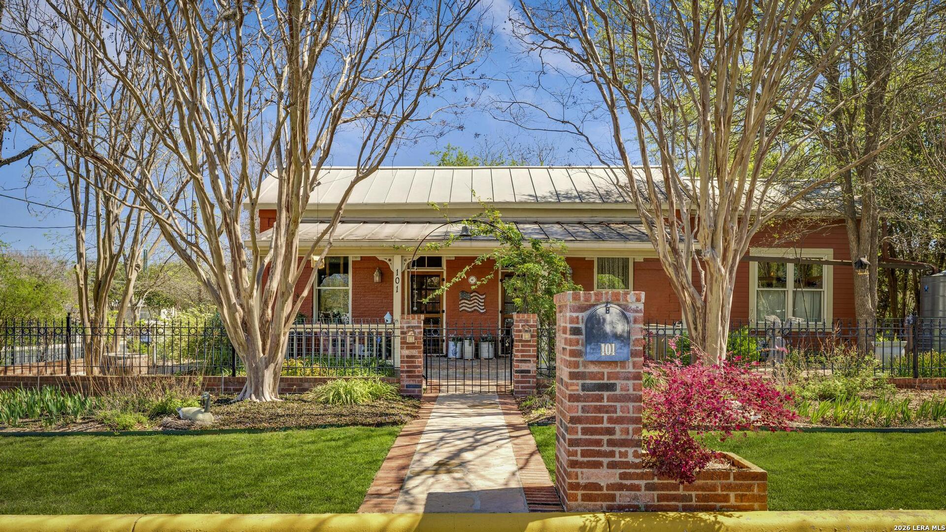 101 Landa Street Boerne, TX 78006 - Photo 2 of 50