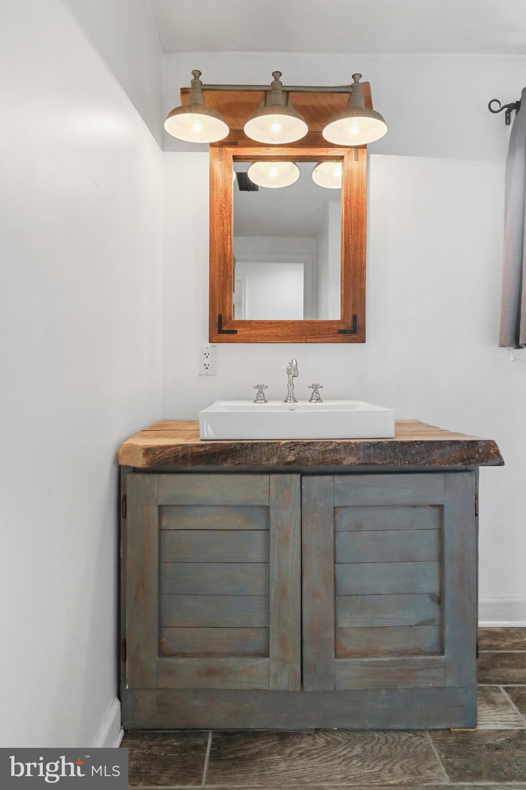 94 Skeet Road Medford, NJ 08055 - Photo 19 of 34 Great looking Vanity and light