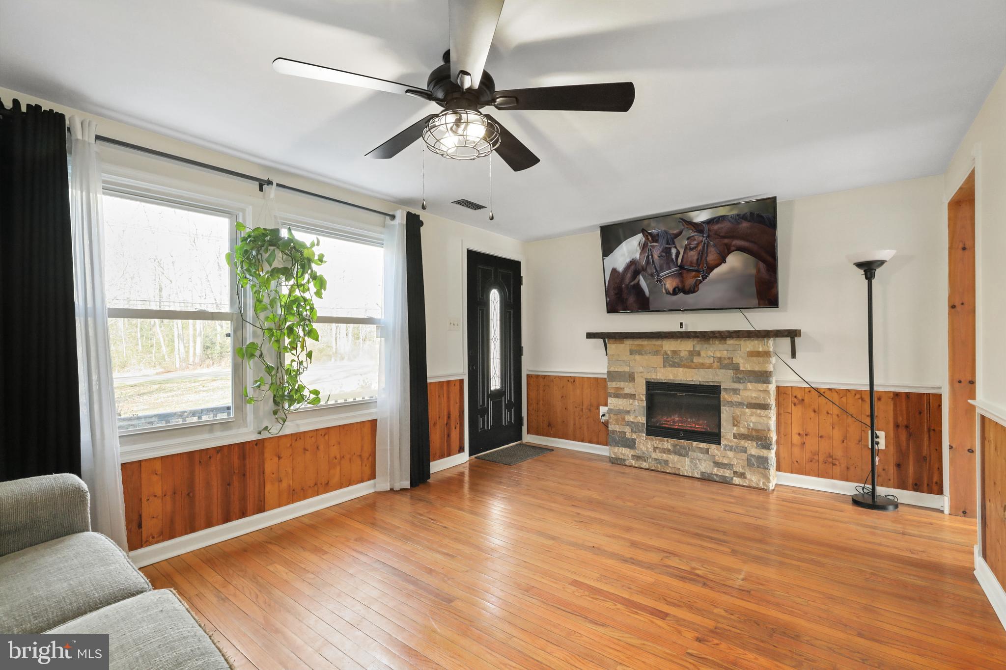94 Skeet Road Medford, NJ 08055 - Photo 7 of 34 LIving Room