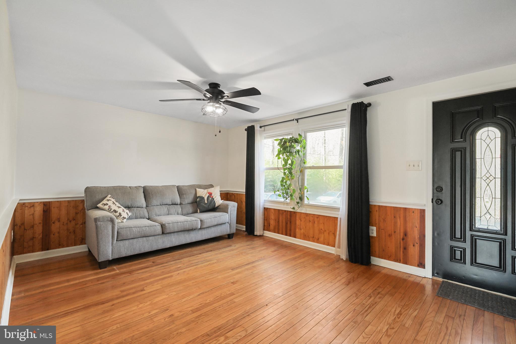 94 Skeet Road Medford, NJ 08055 - Photo 8 of 34 Living Room