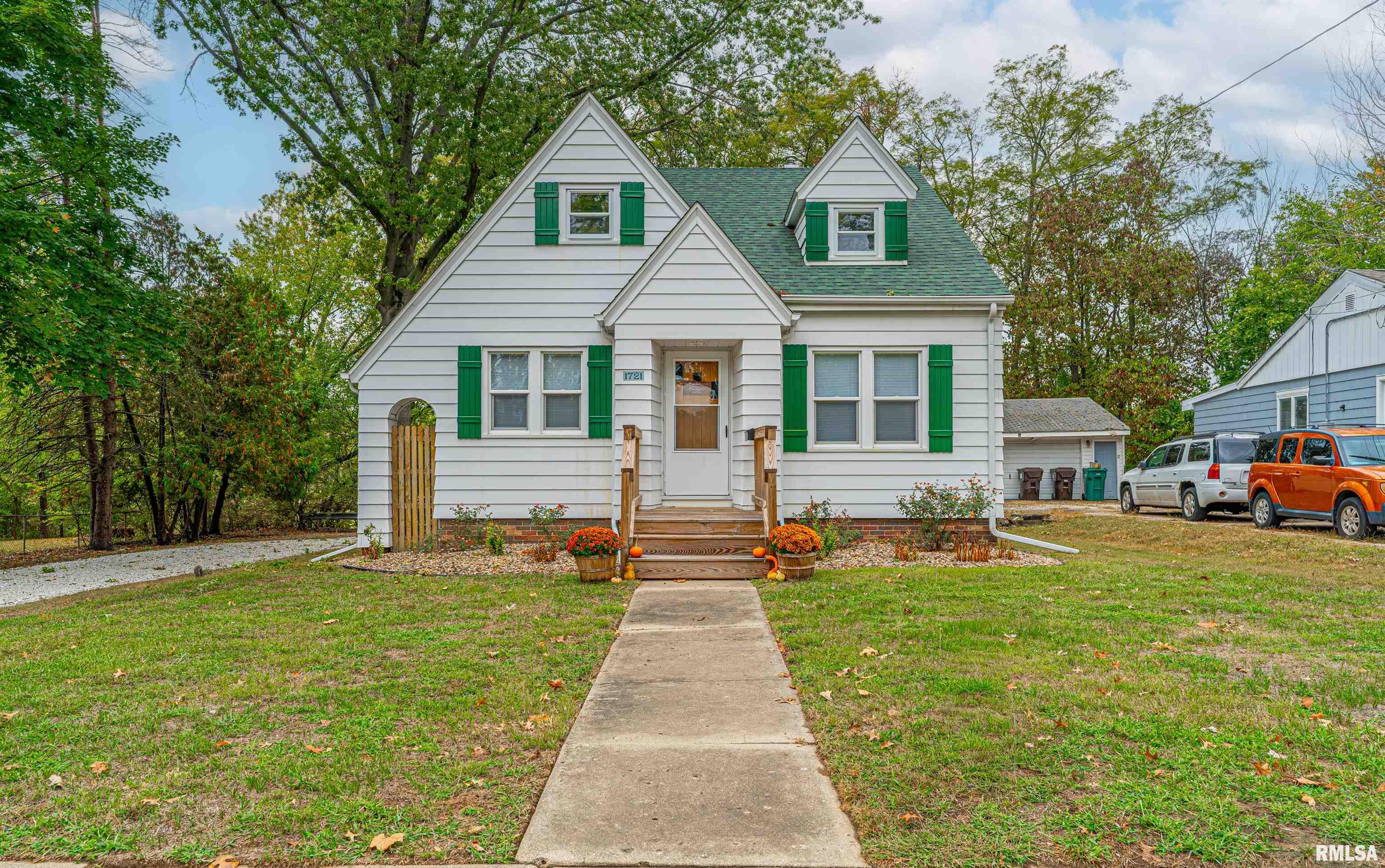 1721 West Gilbert Avenue Peoria, IL 61604 - Photo 1 of 36