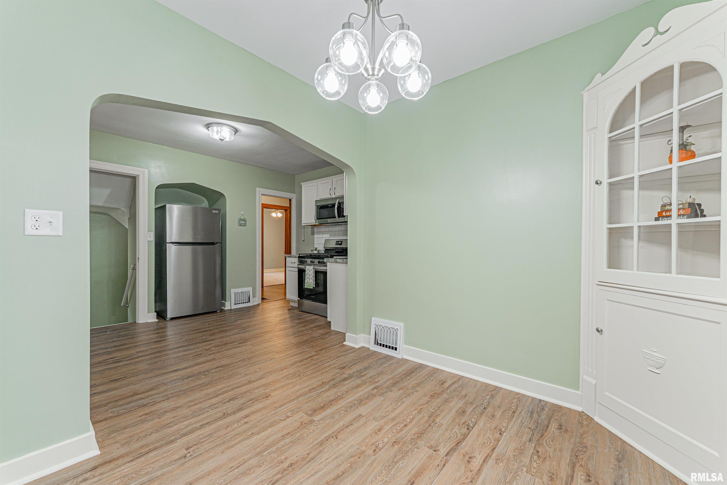 1721 West Gilbert Avenue Peoria, IL 61604 - Photo 12 of 36