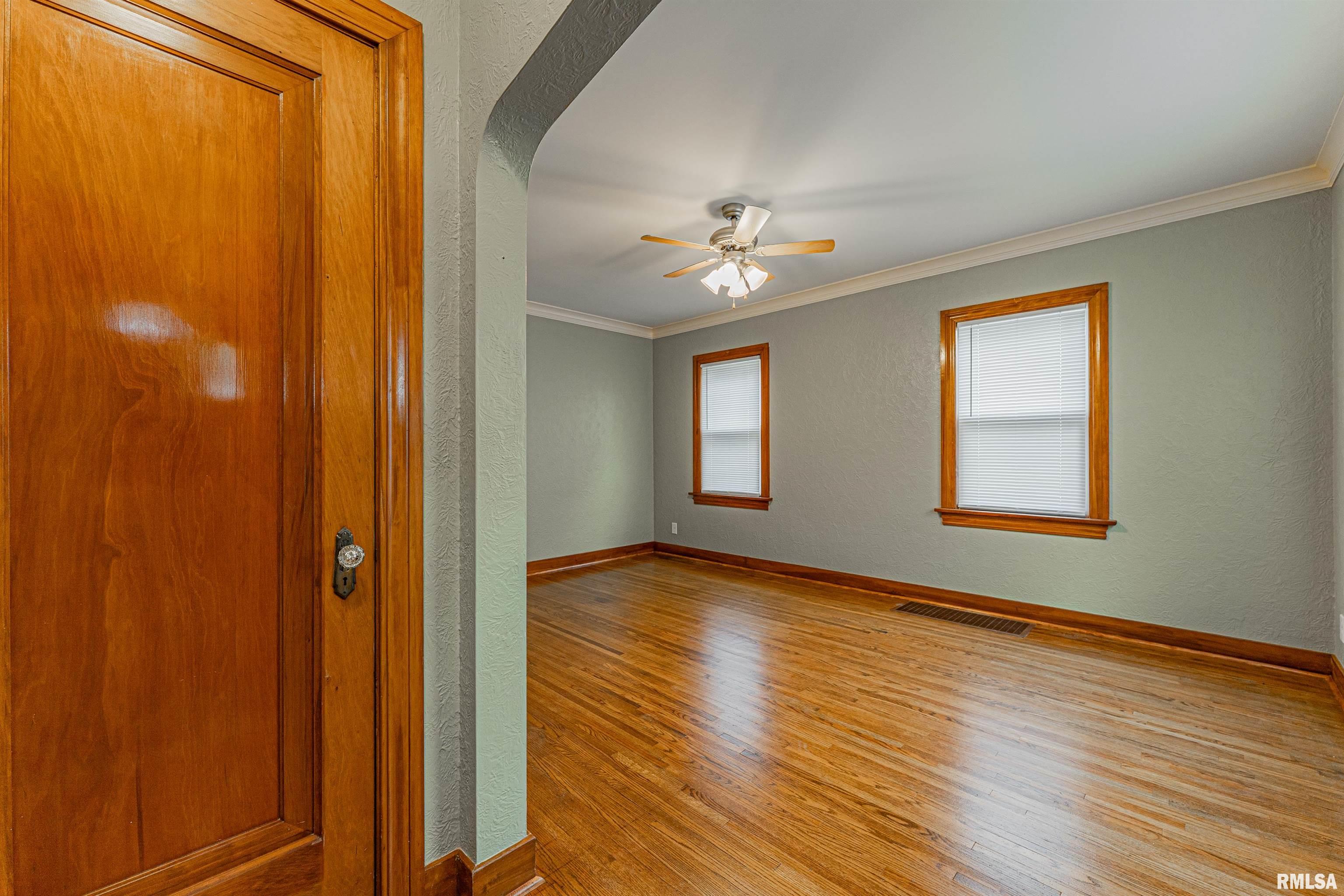 1721 West Gilbert Avenue Peoria, IL 61604 - Photo 3 of 36