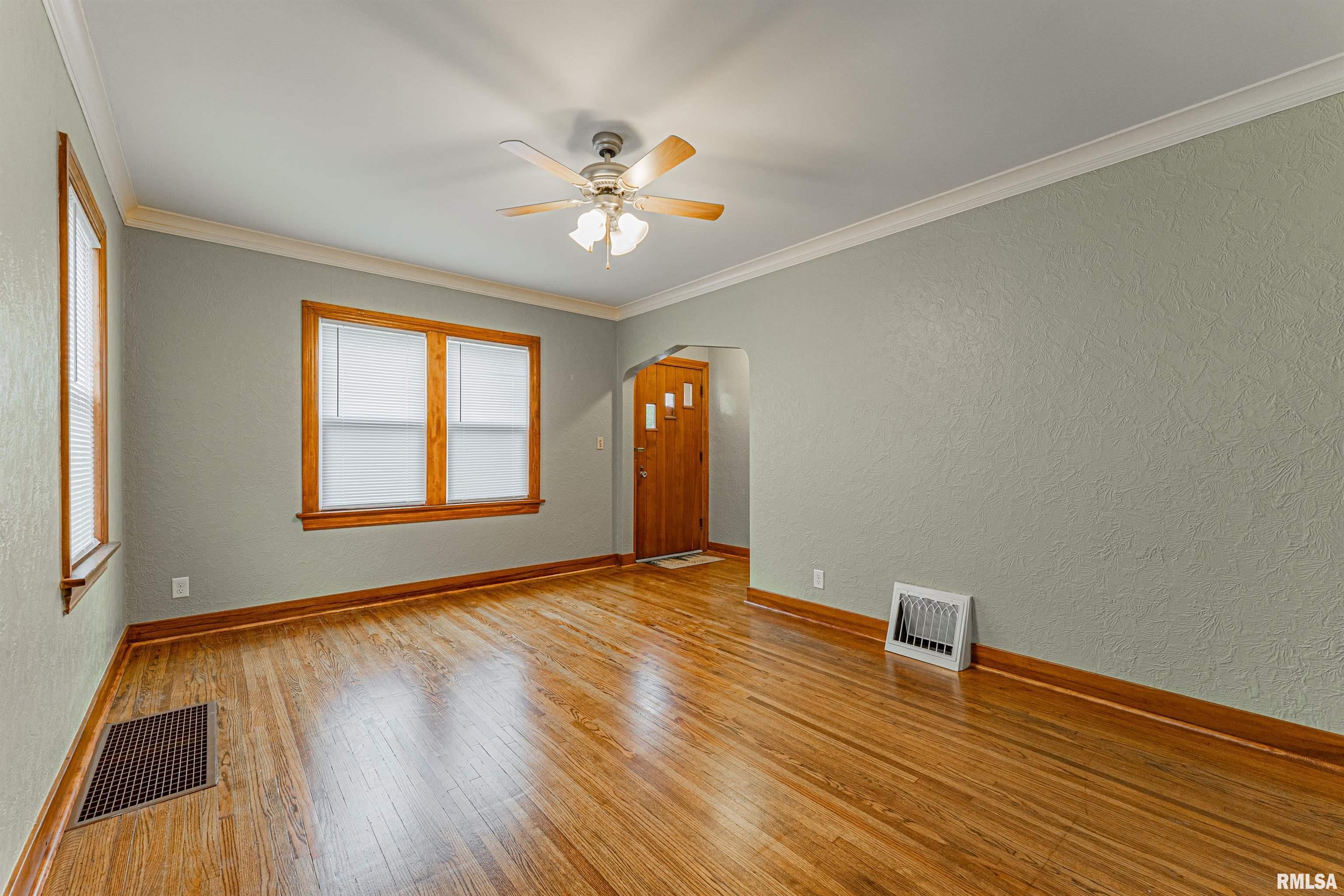 1721 West Gilbert Avenue Peoria, IL 61604 - Photo 5 of 36