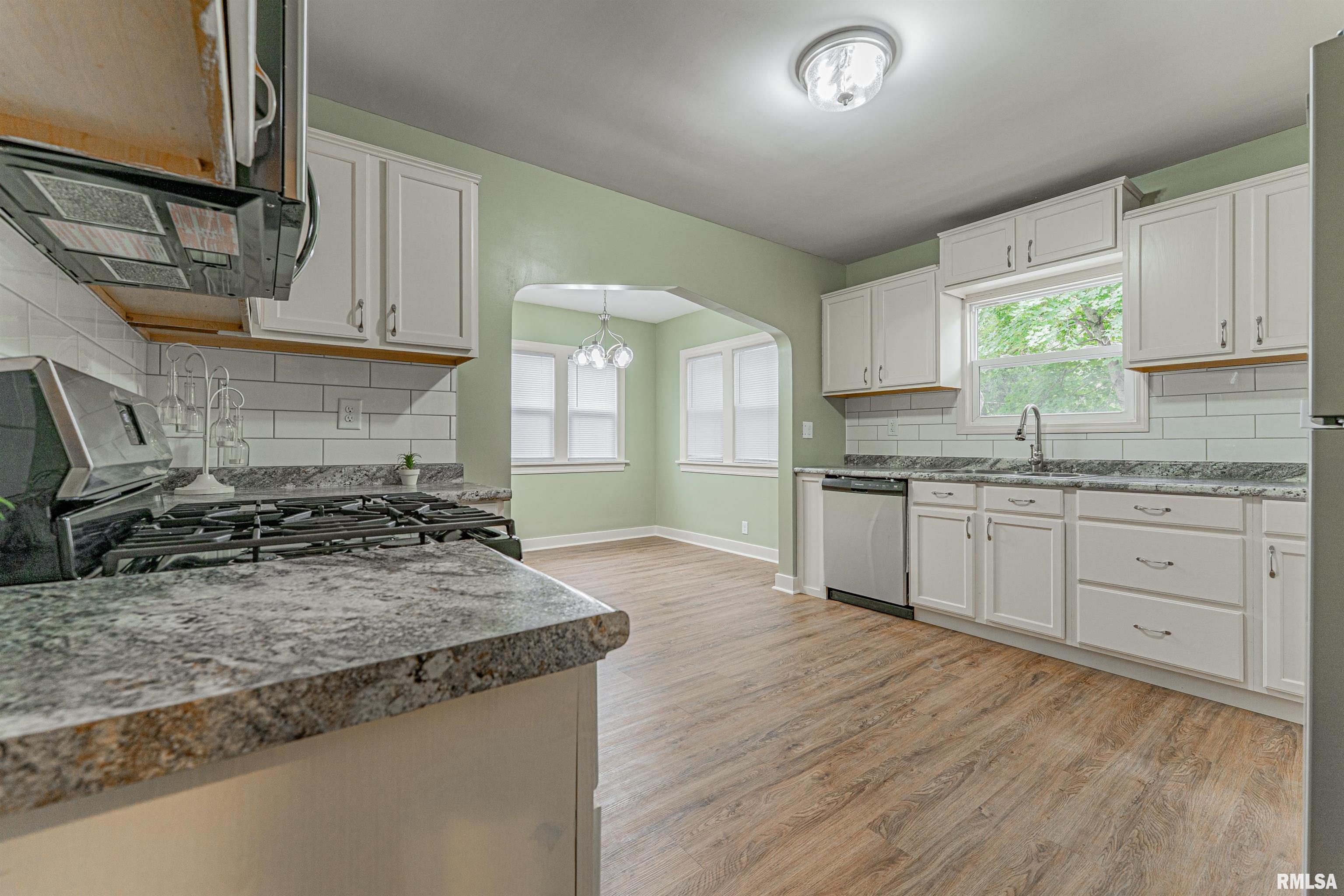 1721 West Gilbert Avenue Peoria, IL 61604 - Photo 8 of 36