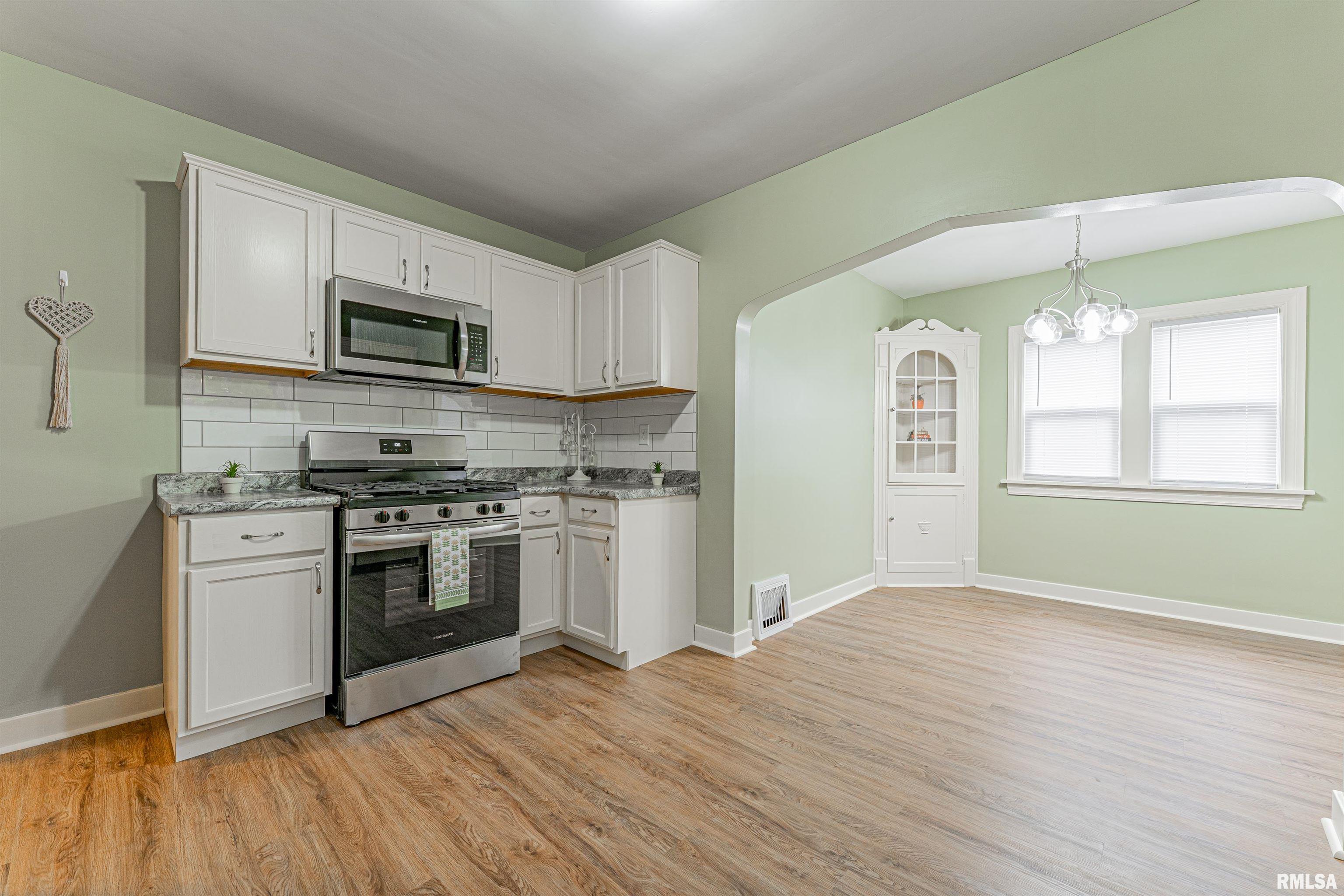 1721 West Gilbert Avenue Peoria, IL 61604 - Photo 9 of 36