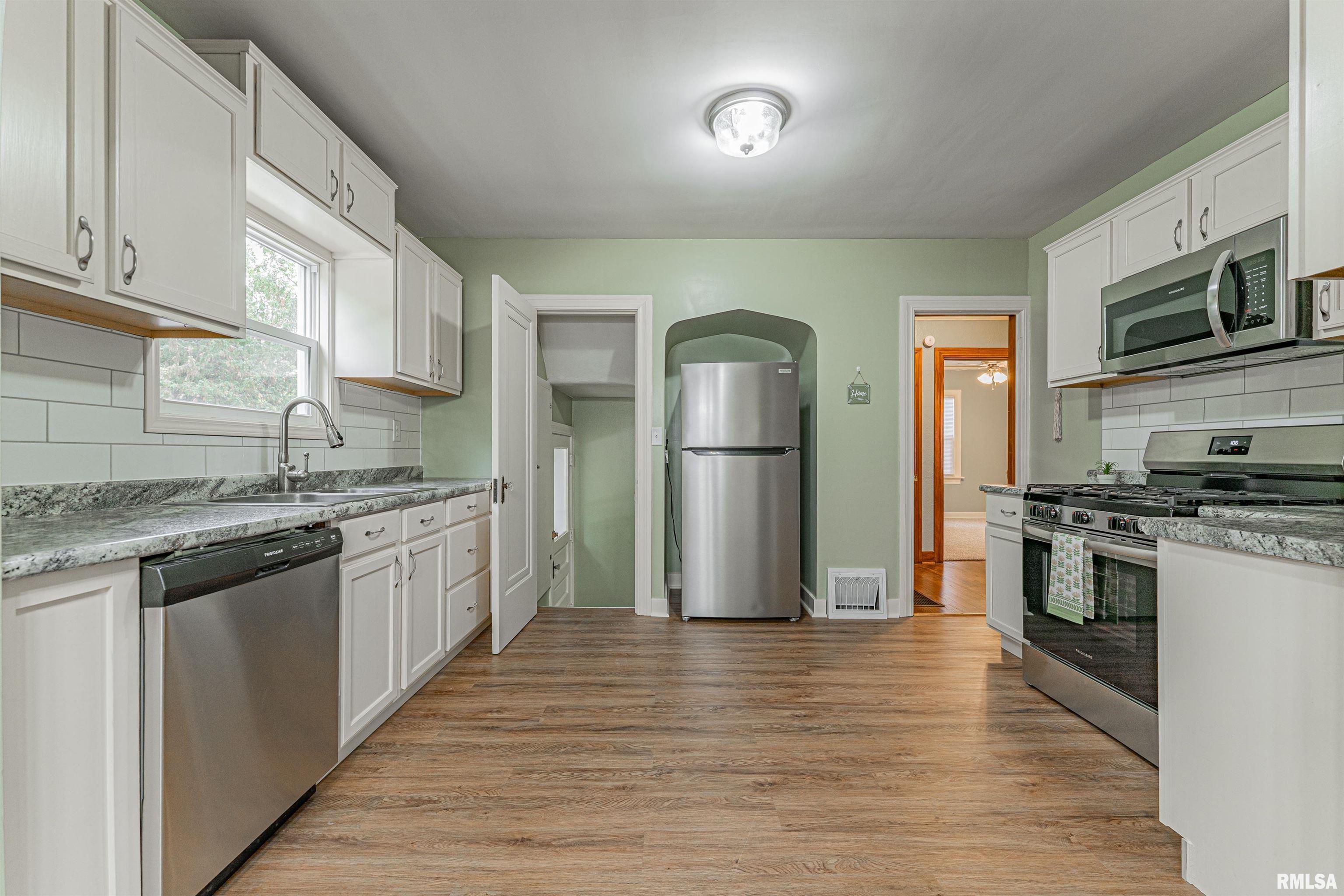 1721 West Gilbert Avenue Peoria, IL 61604 - Photo 10 of 36