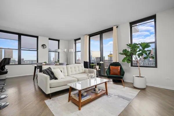 $500,000 | 330 North Jefferson Street, Unit 1805, Chicago, IL 60661