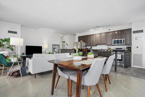 $500,000 | 330 North Jefferson Street, Unit 1805, Chicago, IL 60661