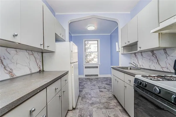 $329,998 | 100 Avenue P, Unit 4K | Gravesend