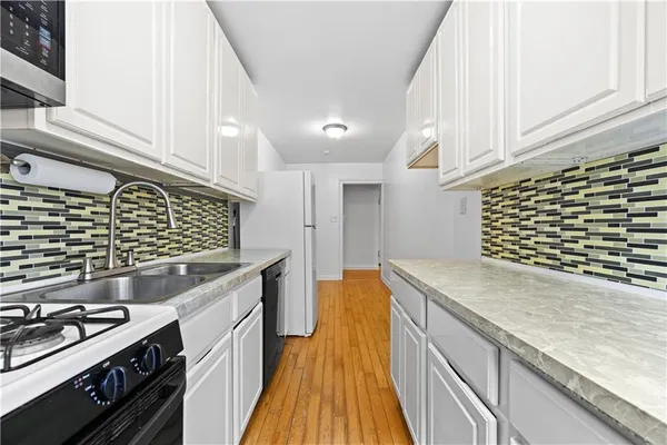 $440,000 | 1180 Ocean Parkway, Unit 4E | Midwood