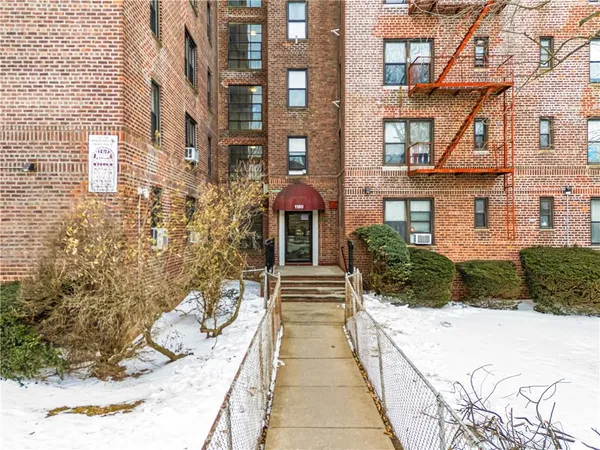 $440,000 | 1180 Ocean Parkway, Unit 4E | Midwood