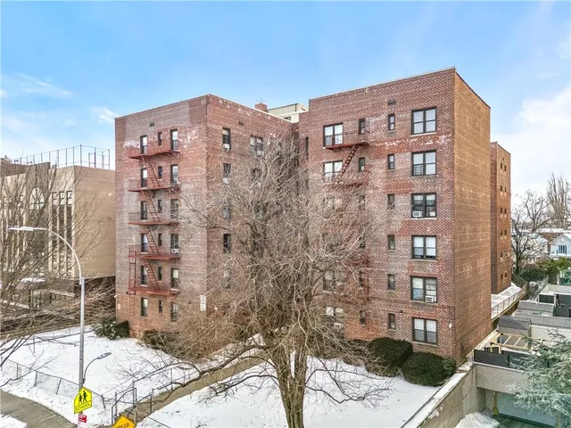 $440,000 | 1180 Ocean Parkway, Unit 4E | Midwood