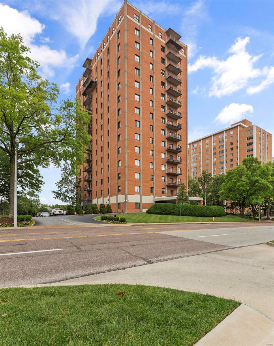 816 South Hanley Road, Unit 5B Clayton, MO 63105 - Photo 2 of 40 Gallery Image 2