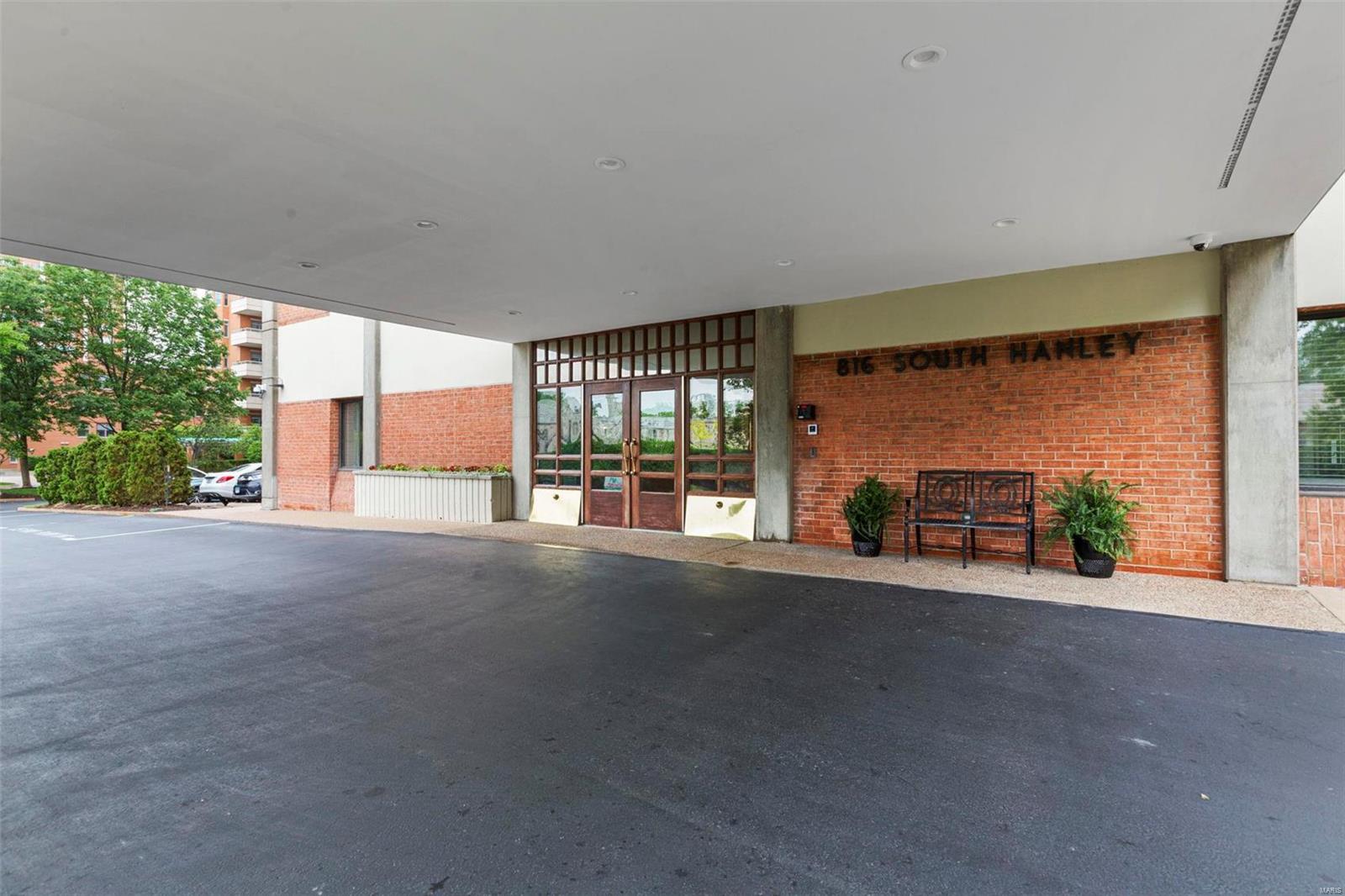 816 South Hanley Road, Unit 5B Clayton, MO 63105 - Photo 9 of 40 Gallery Image 9