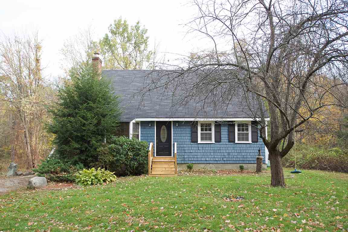 215 S Road Fremont, NH 03044 - Photo 1 of 32