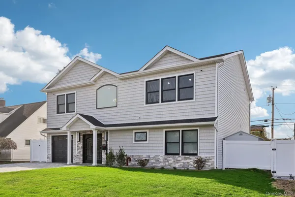 $1,499,999 | 129 Tardy Lane South, Wantagh, NY 11793