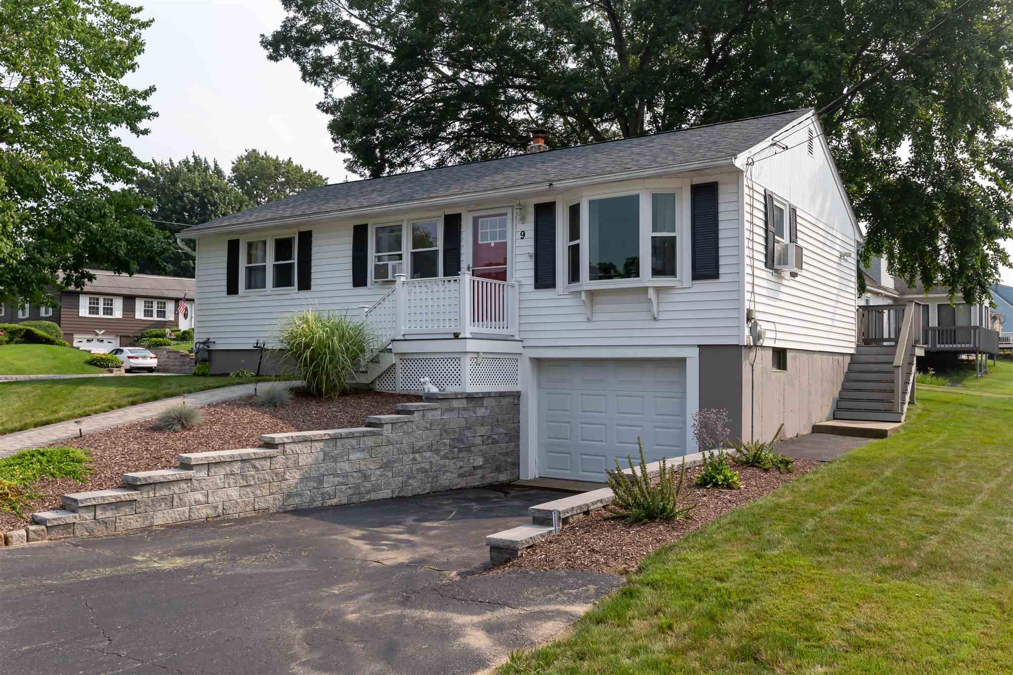 9 Comanche Street Nashua, NH 03063 - Photo 1 of 25 Gallery Image 1