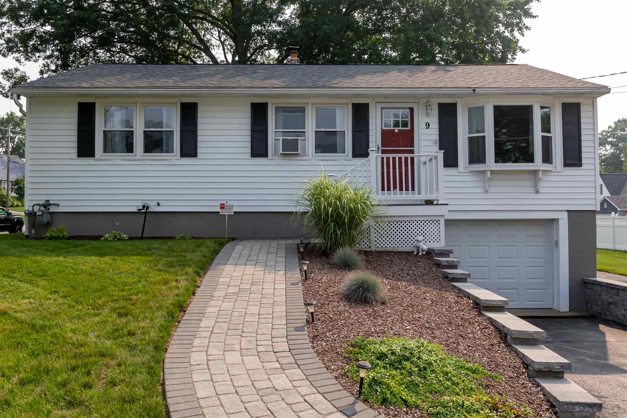 9 Comanche Street Nashua, NH 03063 - Photo 2 of 25 Gallery Image 2