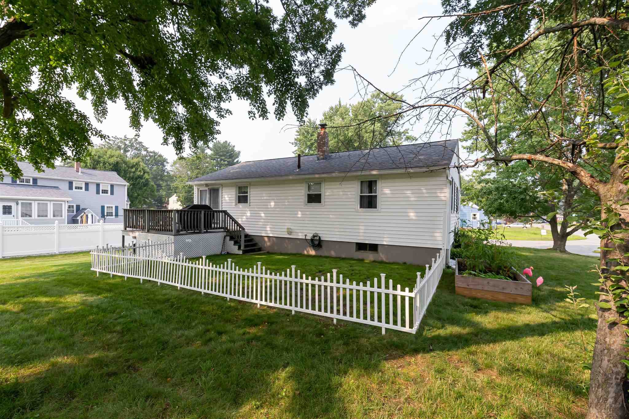 9 Comanche Street Nashua, NH 03063 - Photo 3 of 25 Gallery Image 3