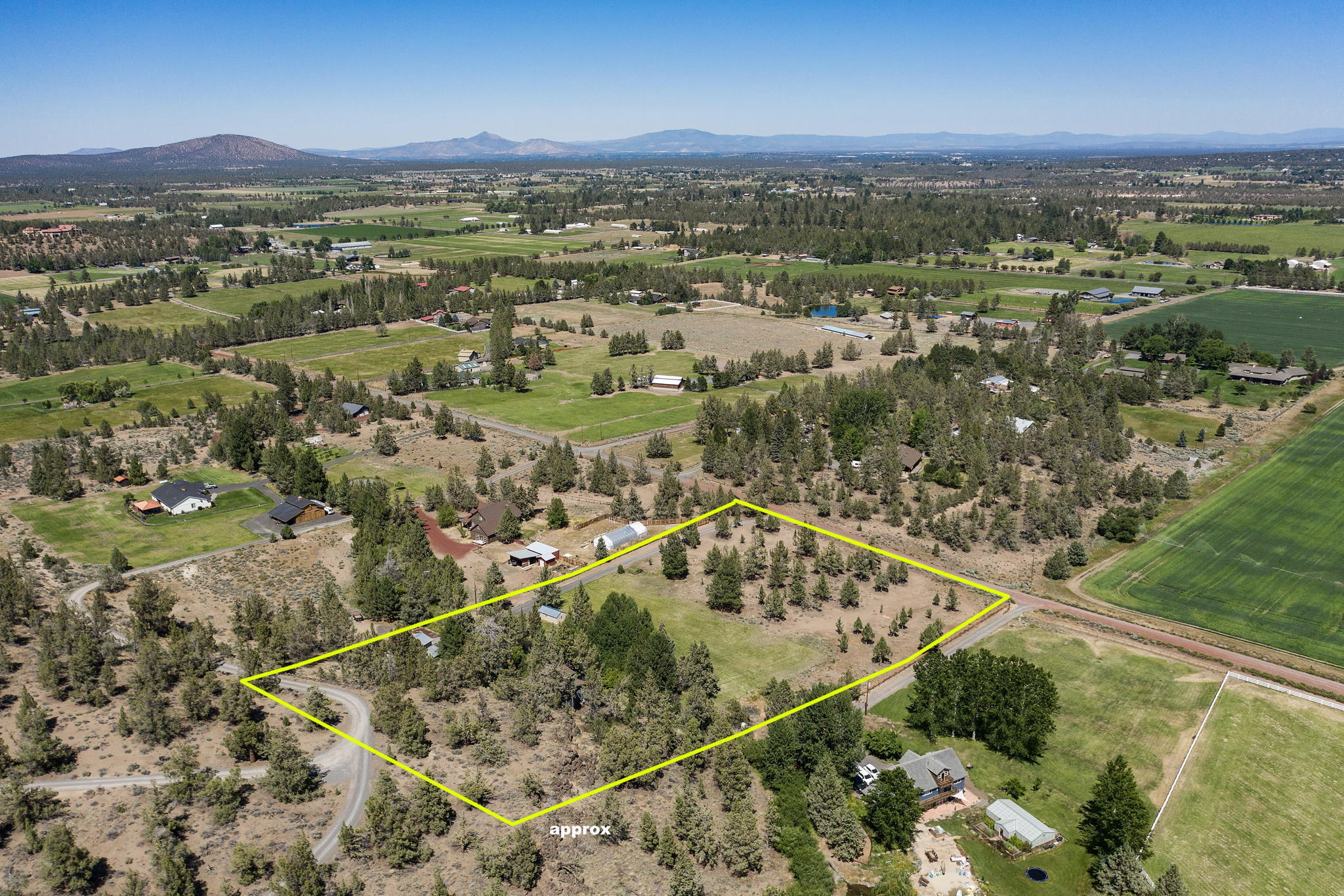 65161 Smokey Butte Road Bend, OR 97703 - Photo 43 of 45 a view of a city with mountain view