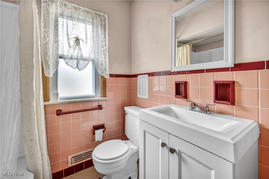 1518 Wilmar Road Cleveland, OH 44121 - Photo 19 of 34