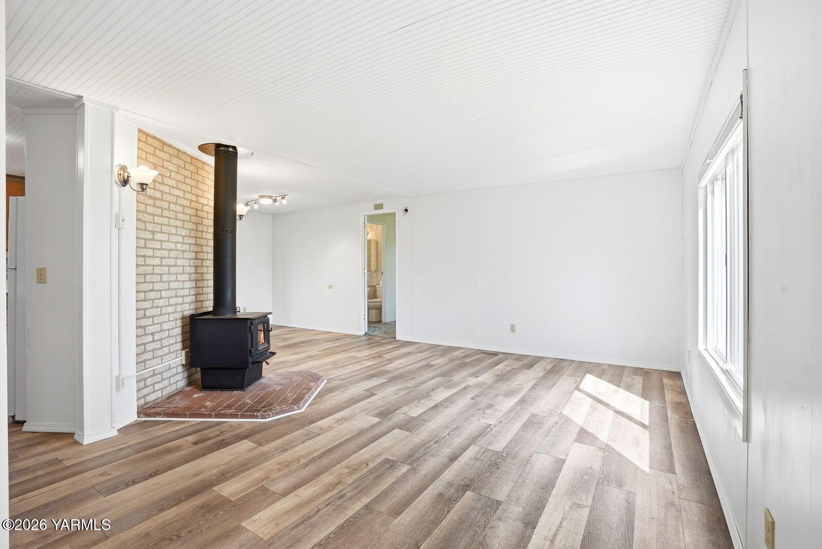13301 Marble Road Yakima, WA 98908 - Photo 4 of 29 4 -living room fireplace