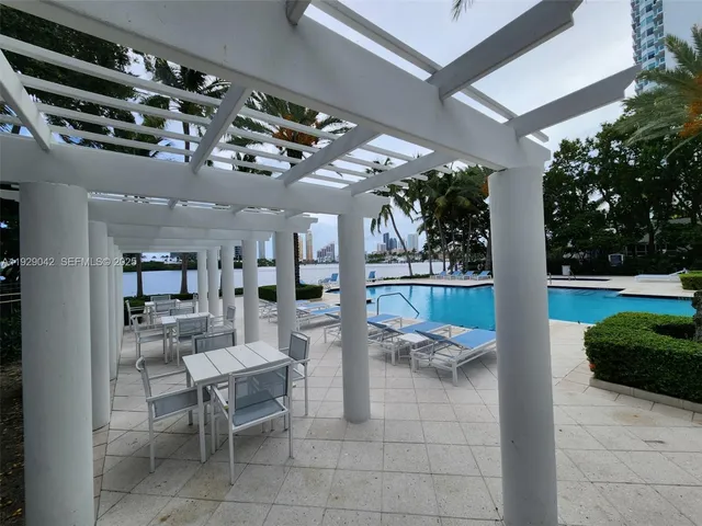 $2,400 | Alaqua Condominiums, Aventura, FL 33160