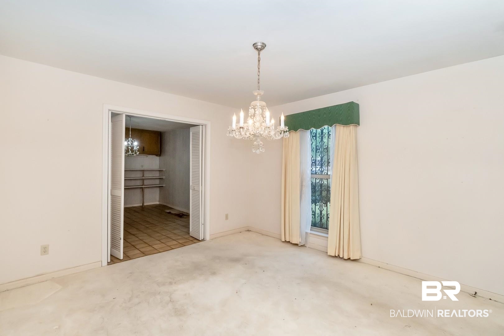 3715 South Conway Drive Mobile, AL 36608 - Photo 8 of 24 Spare room with an inviting chandelier and baseboards