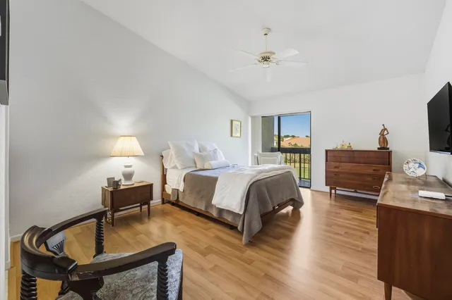 $240,000 | 5121 Oakhill Lane, Unit 423, Delray Beach, FL 33484