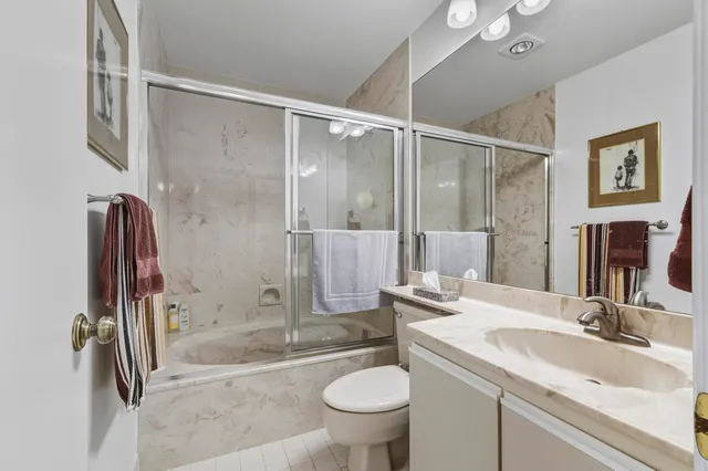 $240,000 | 5121 Oakhill Lane, Unit 423, Delray Beach, FL 33484