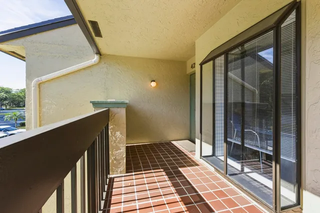 $240,000 | 5121 Oakhill Lane, Unit 423, Delray Beach, FL 33484