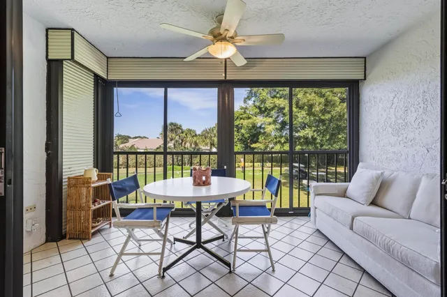 $240,000 | 5121 Oakhill Lane, Unit 423, Delray Beach, FL 33484