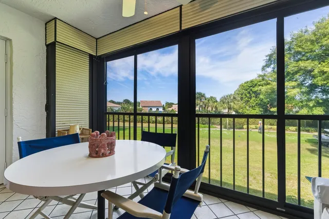 $240,000 | 5121 Oakhill Lane, Unit 423, Delray Beach, FL 33484