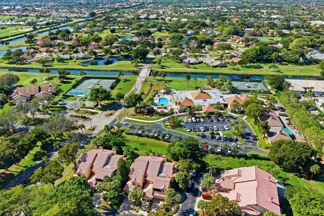 $240,000 | 5121 Oakhill Lane, Unit 423, Delray Beach, FL 33484