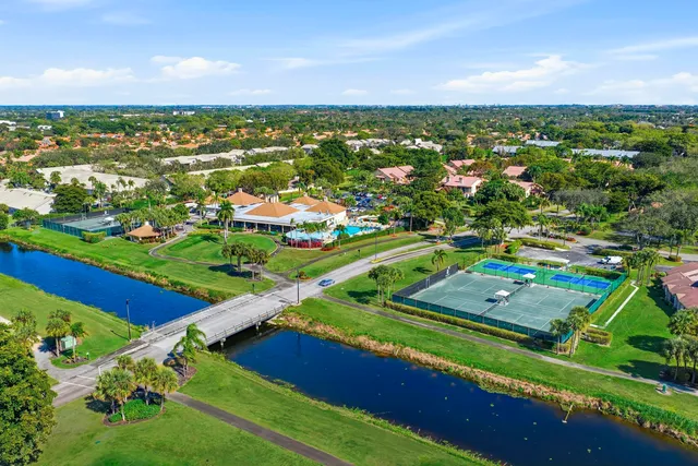 $240,000 | 5121 Oakhill Lane, Unit 423, Delray Beach, FL 33484